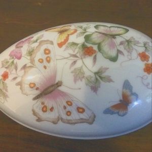 1979 Vintage Avon Fine China Pocelian Egg Trinket Box with 22K Gold Trim